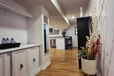 Image de Elite Modern Escape | 2br Close Water Front, Go Train, Ttc & 401