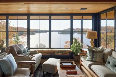 Image de Stunning Lakefront Cottage with Breathtaking Views