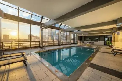 Image de 22nd Floor Downtown Apt: Free Parking/Pool/Gym/Spa