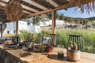 Image de Spacious Villa for 13 with 3 Jacuzzis & Bbq – 5 min from Mikri Vigla Beach!