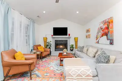 Image de Pet Friendly-Sleeps 8-Centrally located near University, NoDa, Uptown & Concord.