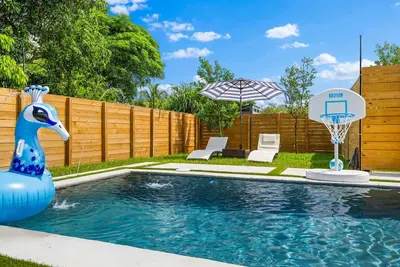 Image de Luxury 4br Home w/ Heated Pool, Family Friendly Retreat