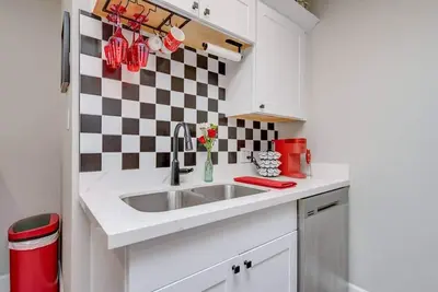 Cola Casa 2bd/2b with Pool & Pet Friendly