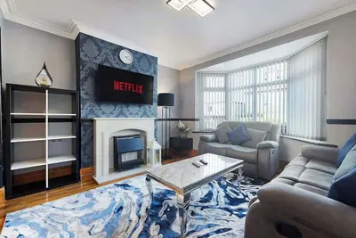 Image de 3br in Baxter Avenue with Netflix, WiFi, Backyard