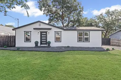 Image de Charming 3br/2ba Home Near Historic Georgetown Square  Sleeps 6 Large Backyard