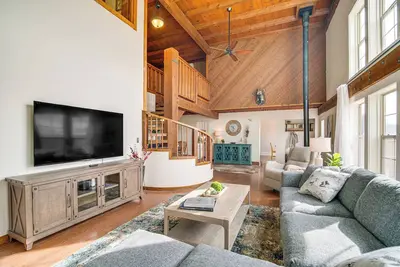 Mtn & Golf Course View: Oregon Outback Getaway!