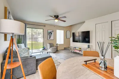 Image de 2 Mi to Uf Campus: Modern Condo w/ Pool Access!