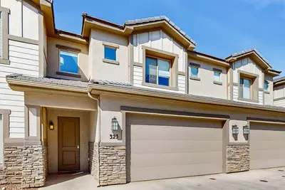 Image de Inviting townhouse - pool, hot tub, lazy river, splash pad & pickleball courts