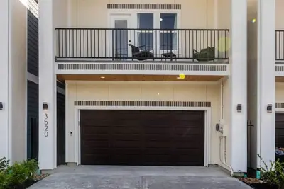 Image de Lavish home close to downtown Houston with game rm