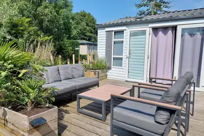 Image de Chalet Sunrise with its own garden beach and large verandas on the coast