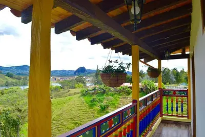 Image de Roble Colonial