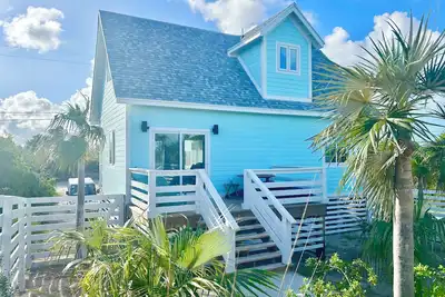 Image de Driftwood: A Taste of Paradise