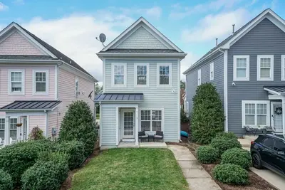 Image de Brier Creek 3br Row Home - King Suite - Rtp Access