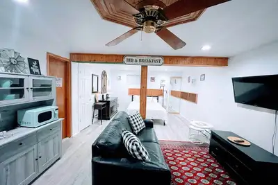 Image de Our Cozy Farmhouse Studio - Organic Egg & Milk