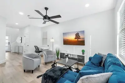 Image de Comfy Blue ~ King & Queen Beds w/Fast Wi-Fi