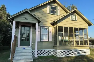 Image de The Green House in La Grange - New Listing!