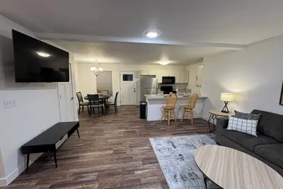 Image de Cozy 3br/2ba Alaskan Retreat - Comfort, Adventure & Extended Stay Ready