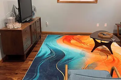 Image de Charming retro 1-bedroom cottage in welcoming Black Earth with Ac