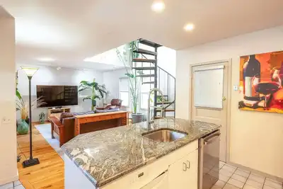 Image de School 31 Lofts, Gallery:Loft 646