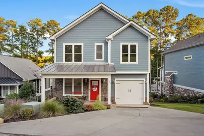 Image de Spacious home on Lake Keowee!
