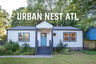 Image de Urban Nest Eav - Chic Home Patio Games & Workspace
