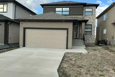 Image de \"Modern 2br Suite with Private Entrance, Workspace, A/C & Parking in Sage Creek\"