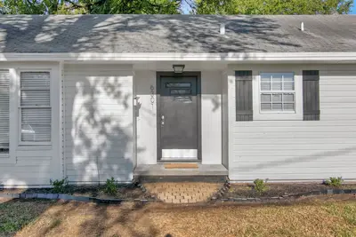 Image de Updated 5 bedroom home in Groves