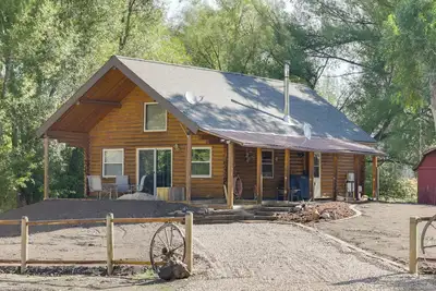Image de Waterfront Cabin w/ Bighorn Mountain Views!