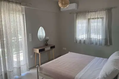 New Modern 2 Bd Flat Just Steps to Rethymno Beach