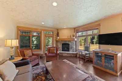 Image de Ski-In/Ski-Out Condo with Outdoor Pool & Hot Tub!