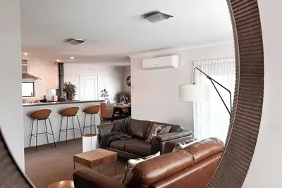 Image de Little Luxe - Intimate, Warm & Wonderfully Styled