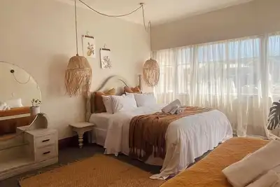 Image de Revell St. Beach Bungalow - Spacious Boho Home