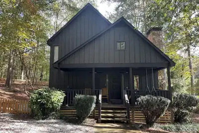 Image de Brockton Bungalow- Charming Cabin Just Outside of Athens!