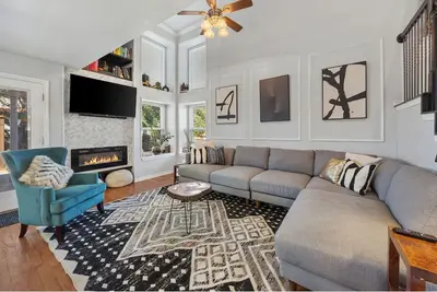 Image de Beautiful Townhouse 8 minutes From At&T Stadium & Dfw Airport!