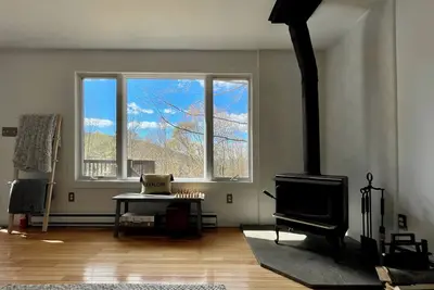 Image de Fire place, fire pit and lovely views all season.