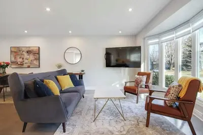 Image de Cozy home in Elmvale Acres near General Hoospital