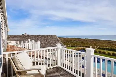 Spectacular oceanfront home in Madequecham