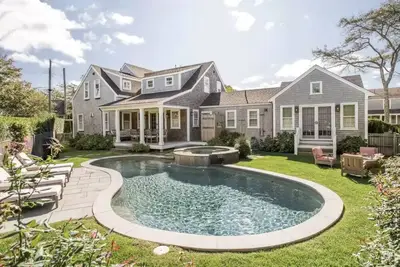 Image de Brand new 5 bedroom home in downtown Nantucket