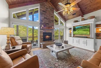 Image de Golf Course Views & Mountain Breezes - Your Perfect Condo Getaway