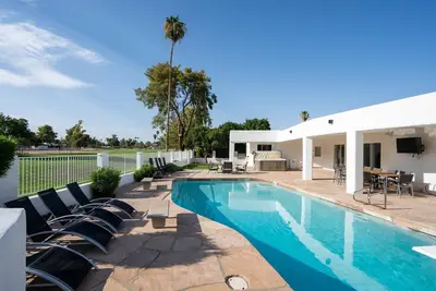 Image de Pet-friendly retreat with golf course views, private pool, and more!