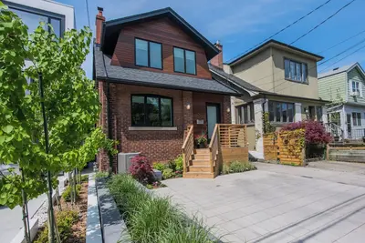 Image de Steps from the Beach - 3 Bedroom Home with Garage and Yard