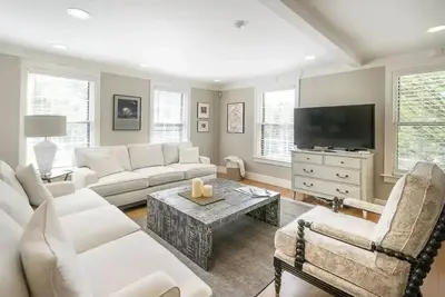 Image de \"Main Street\" - 2br Downtown Nantucket Luxury Apt