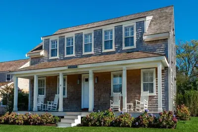 Centrally Located 8br Home in Town!