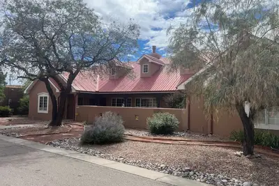 Tranquil North Valley Retreat