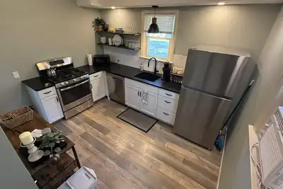 Image de 3 bedroom 2 bath, newly rennovated, modern Downtown Retreat in Monroe