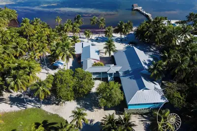 Image de One Ten Palms ~ Charming Islamorada Beachfront Home with Heated Pool