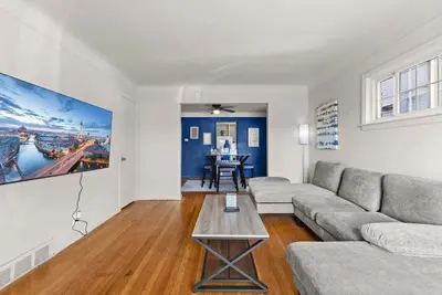 Image de 2br Detroit Getaway 1 Block from Joe Louis Greenway & 5 Miles to Downtown