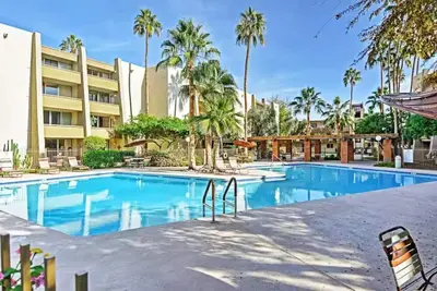 Image de Scottsdale Condo w/ Pool, 1 Mi to Old Town!