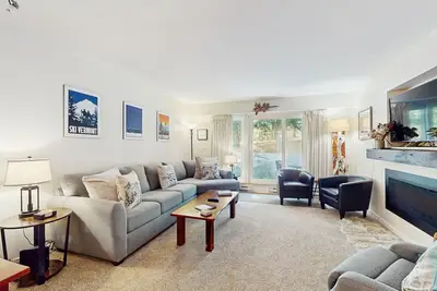 Image de Cozy condo w/ mountain, ski & golf views, patio, pool & hot tub