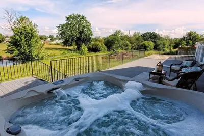 Image de Amish Cottage, Hot Tub, on Mill Creek